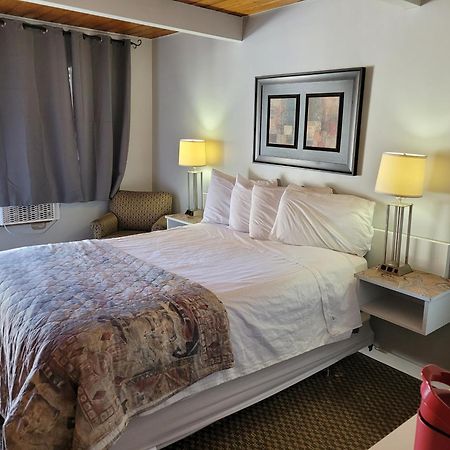 Pines Motel シカマス エクステリア 写真