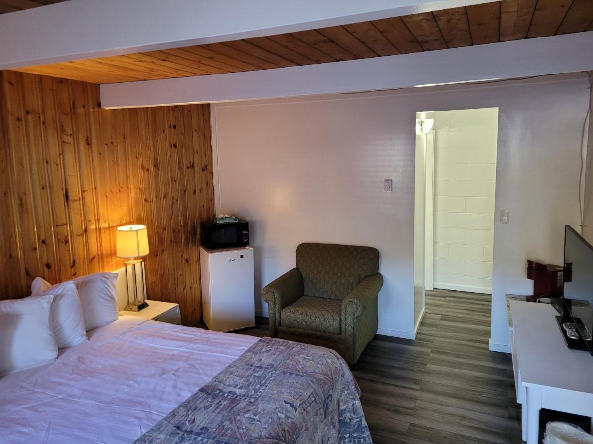Pines Motel シカマス エクステリア 写真