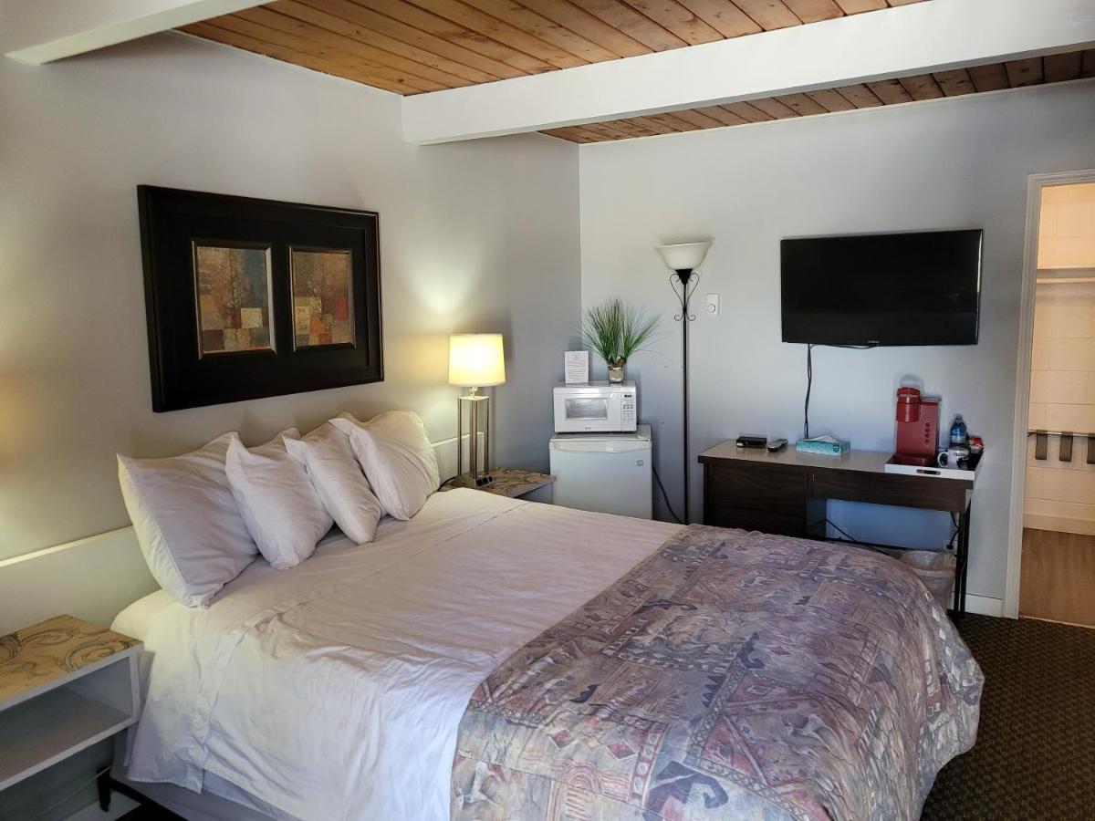 Pines Motel シカマス エクステリア 写真