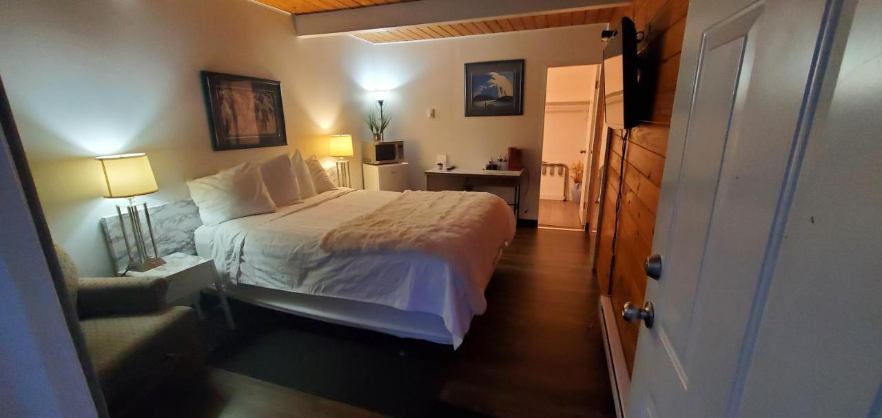 Pines Motel シカマス エクステリア 写真