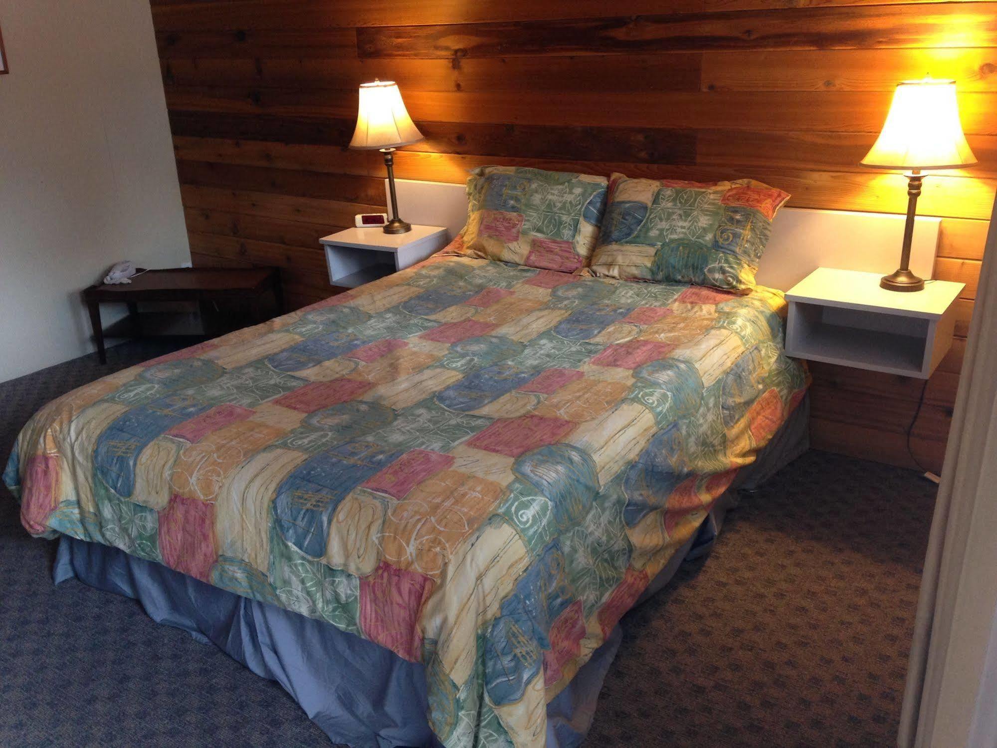 Pines Motel シカマス エクステリア 写真